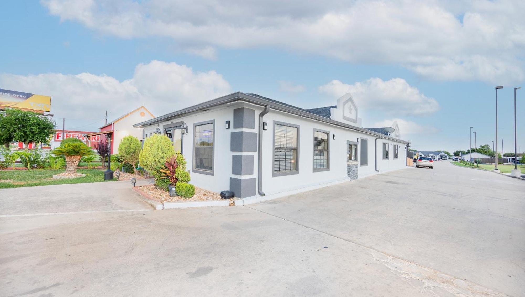 Executive Inn Hondo Εξωτερικό φωτογραφία
