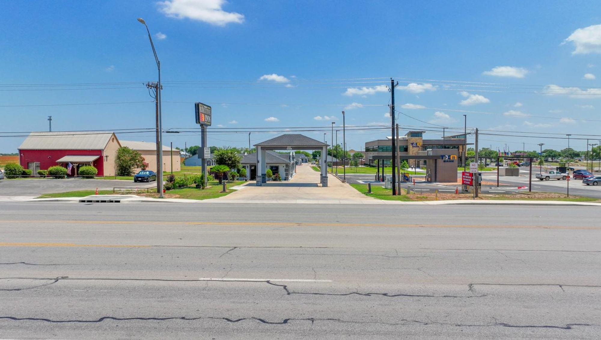 Executive Inn Hondo Εξωτερικό φωτογραφία