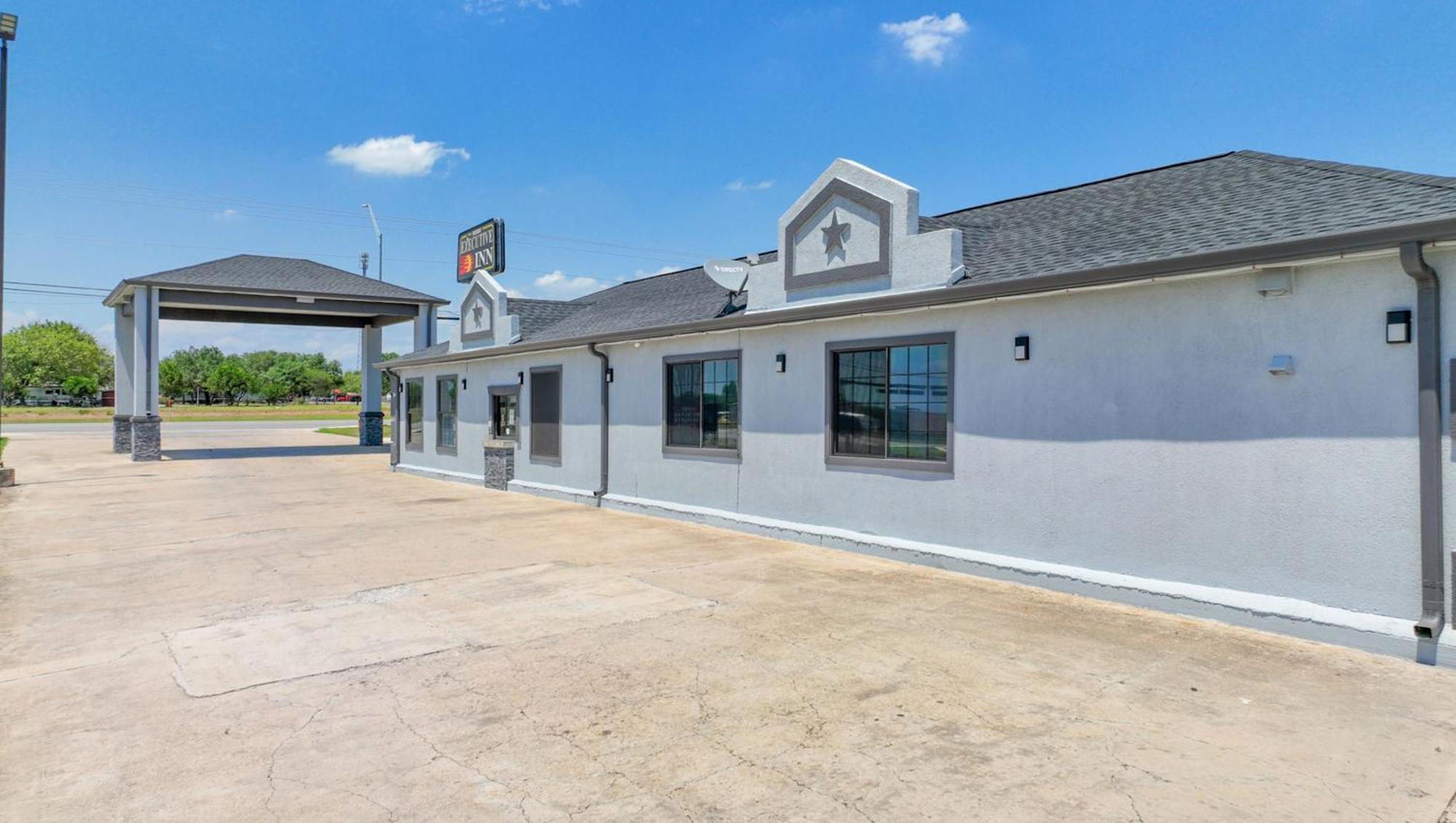 Executive Inn Hondo Εξωτερικό φωτογραφία