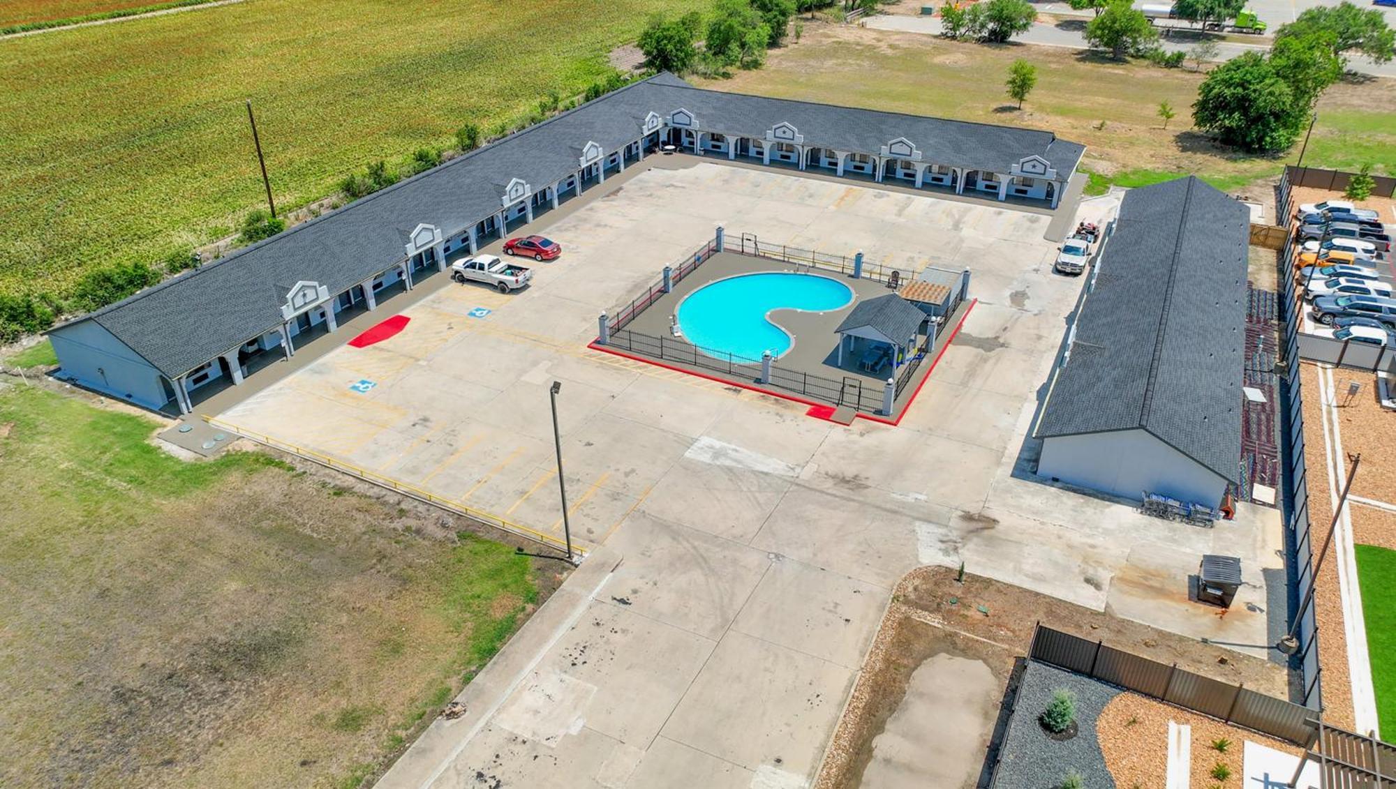 Executive Inn Hondo Εξωτερικό φωτογραφία