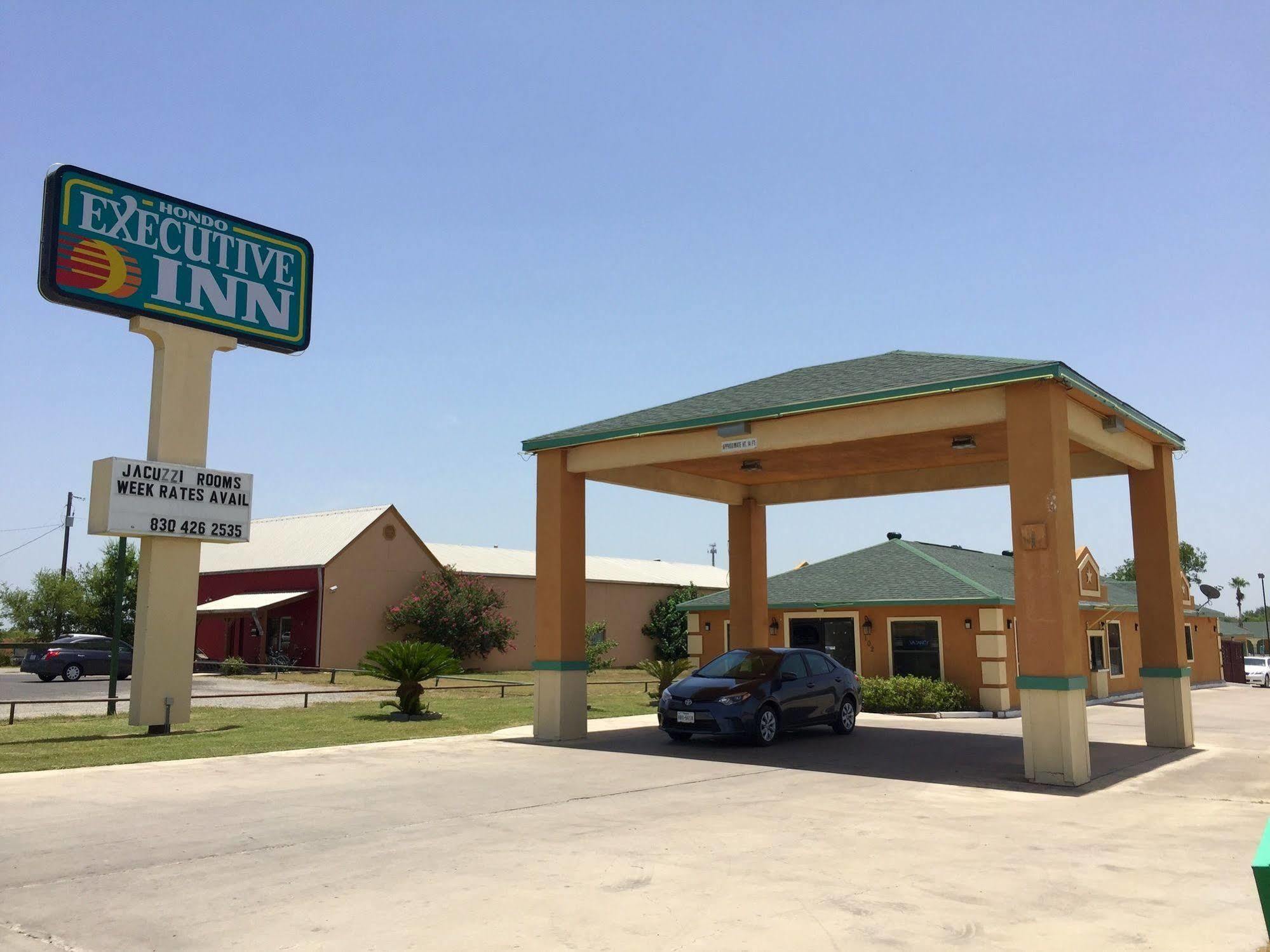 Executive Inn Hondo Εξωτερικό φωτογραφία